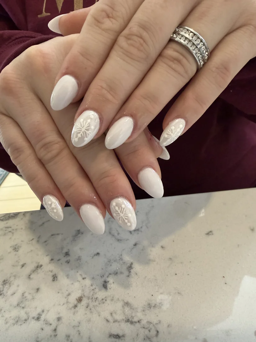 White textured nail set